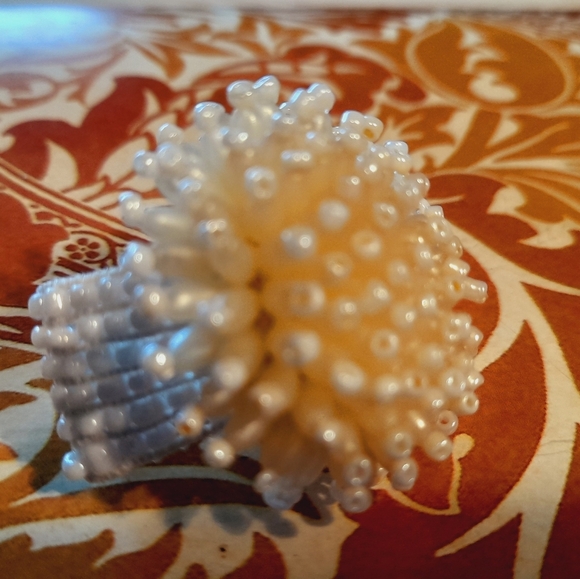 Mother Of Pearl Tone Cream Starburst Cluster Stretchy Ring - Picture 8 of 16